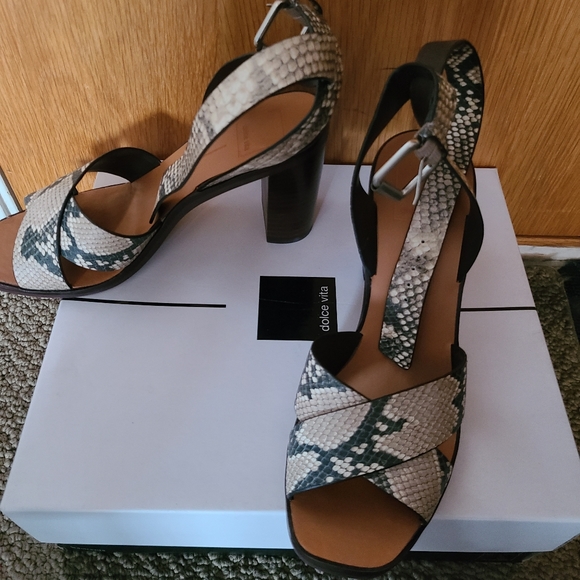 7.5 Dolce Vita womens Nala Sandal leather black/white snake, brand new - Picture 3 of 9
